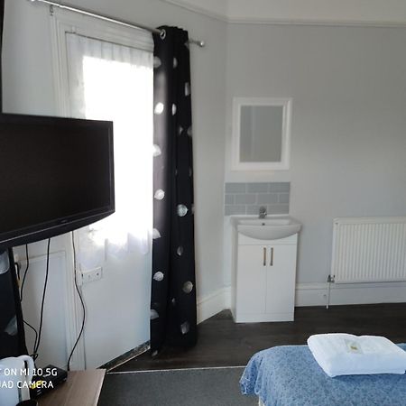Sussex Lodge Guest House Slough Extérieur photo