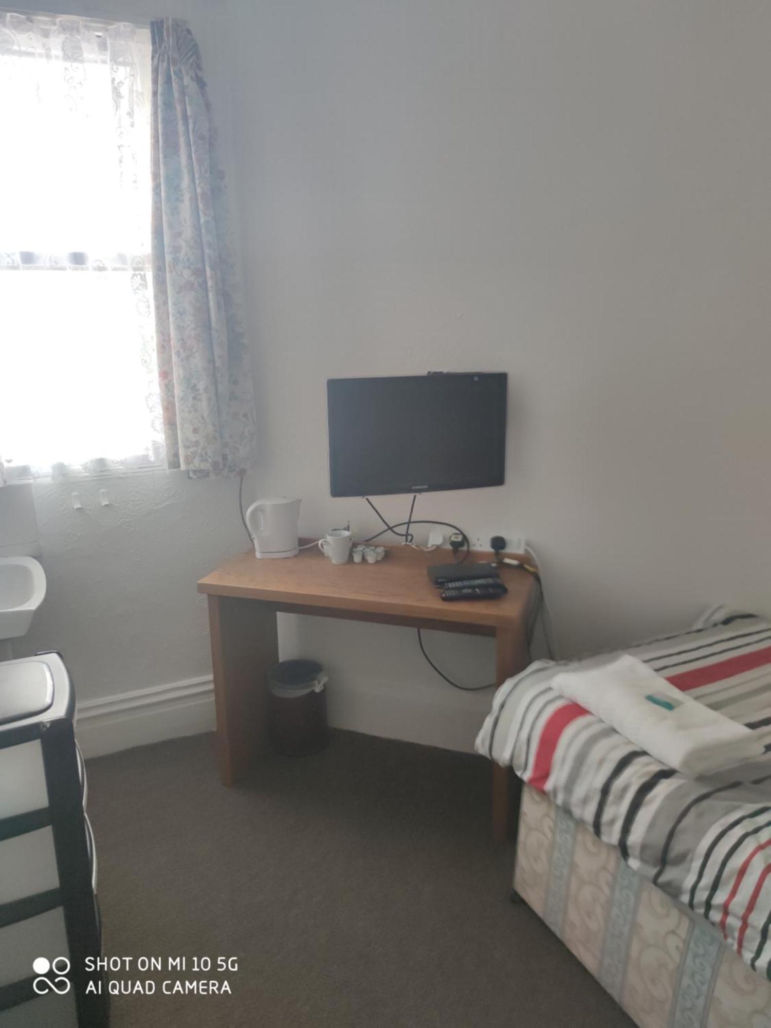 Sussex Lodge Guest House Slough Extérieur photo