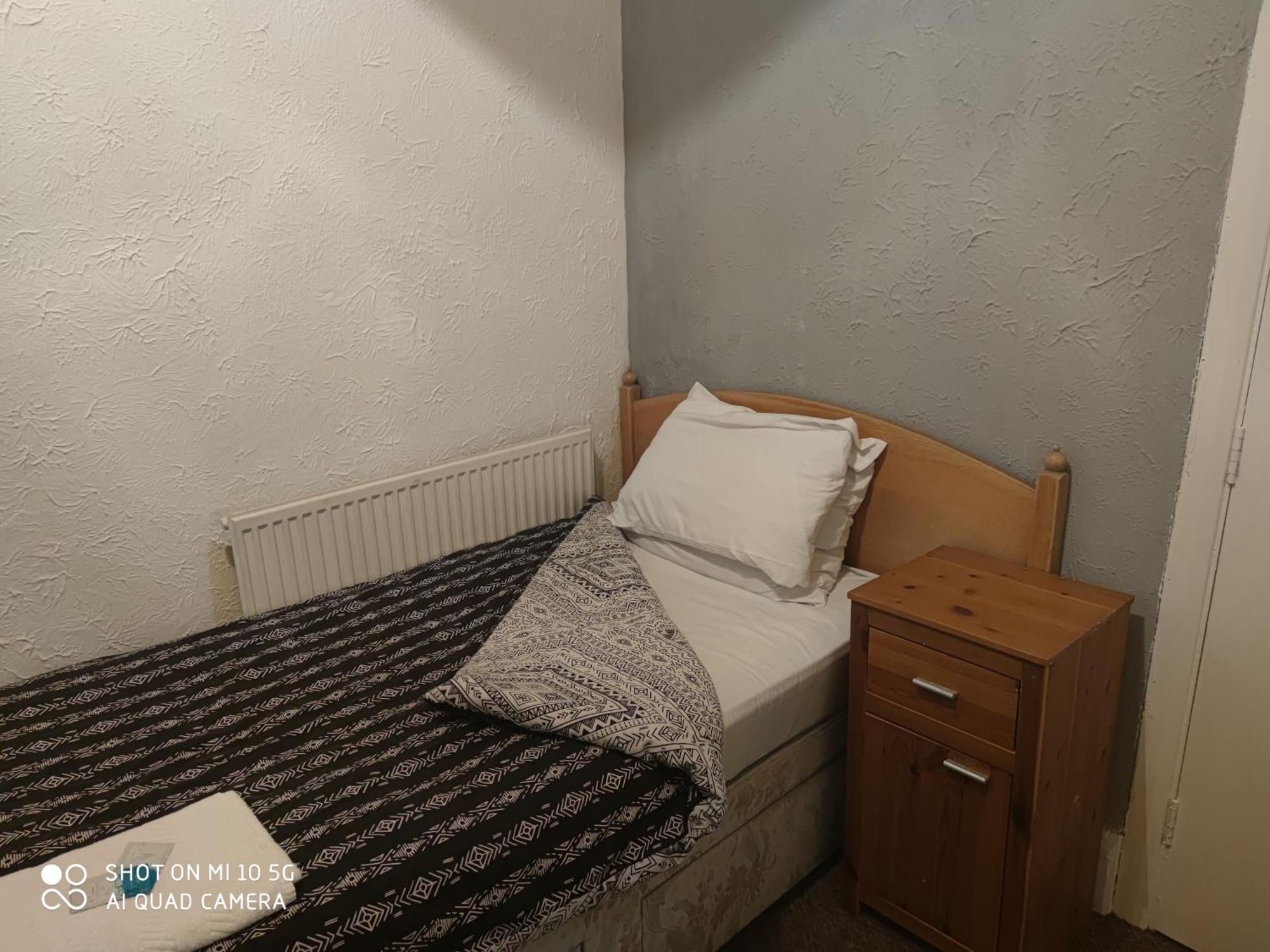 Sussex Lodge Guest House Slough Extérieur photo