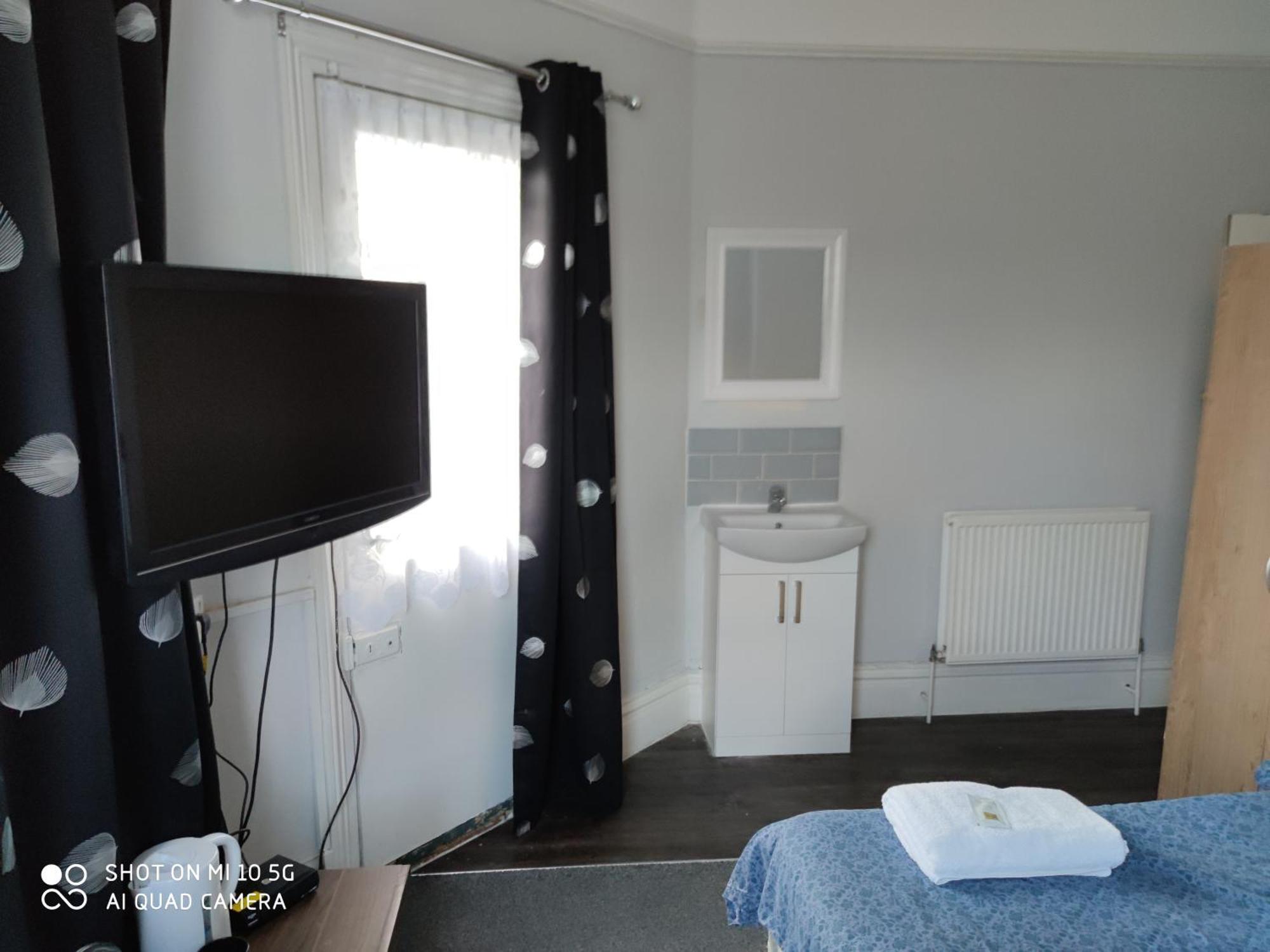 Sussex Lodge Guest House Slough Extérieur photo