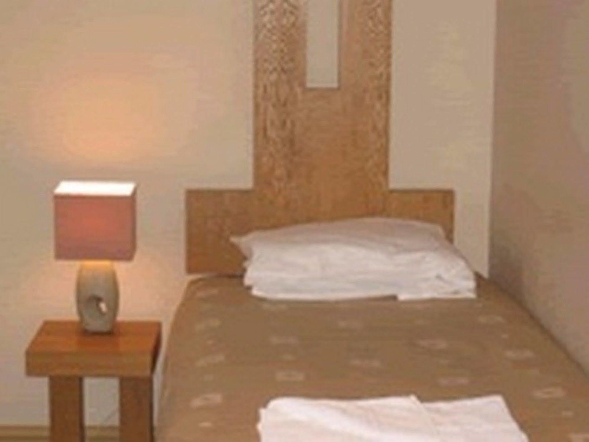 Sussex Lodge Guest House Slough Extérieur photo